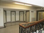 Bordes met deuren naar de kamers
              <br/>
              Gert-Jan Lobbes, 2015